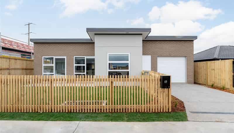 69 Waruhia Crescent, Rototuna North