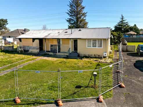 4 and 4A Finlay Place, Otara