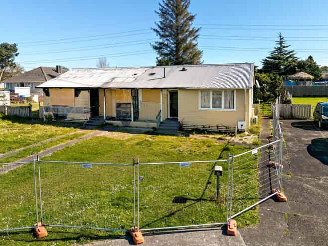 4 and 4A Finlay Place, Otara