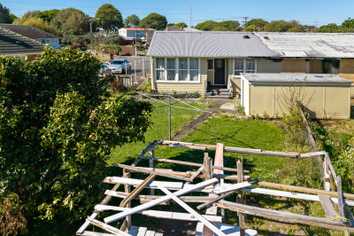 4 and 4A Finlay Place, Otara