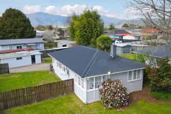 33 Pine Drive, Murupara