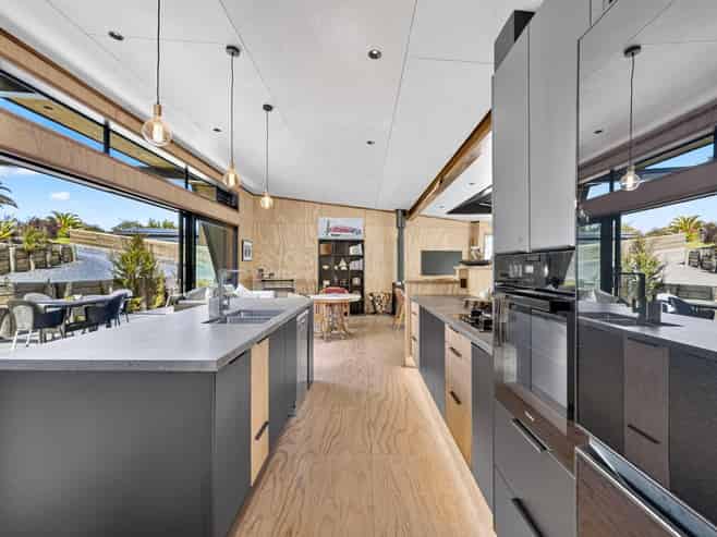 18 Deeming Road, Russell