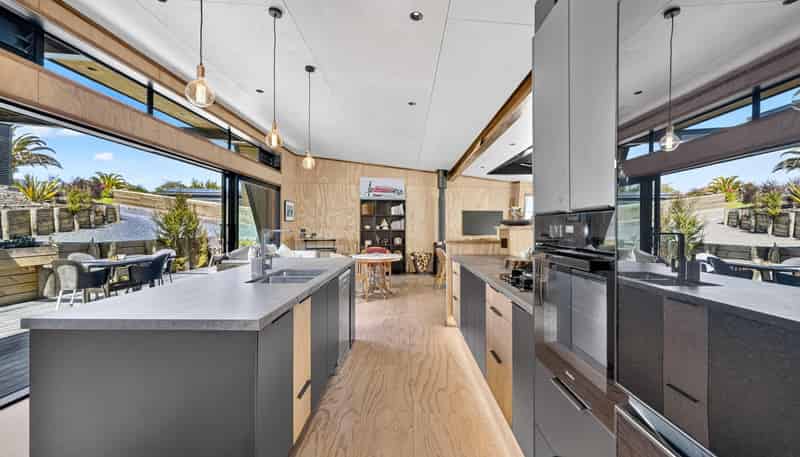 18 Deeming Road, Russell