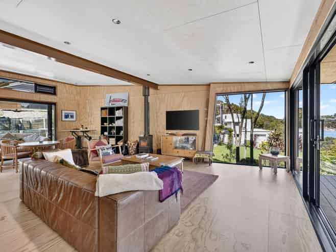 18 Deeming Road, Russell