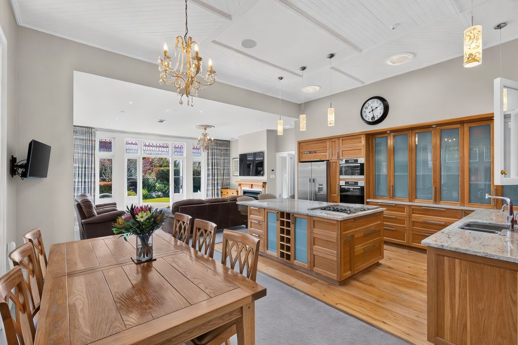An Exceptional Home in an Exceptional Location 3