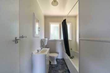 4/10 Islington Street, Frankton