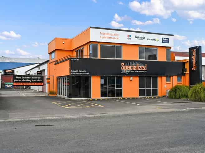Three Roller Doors. 744sqm of Space.