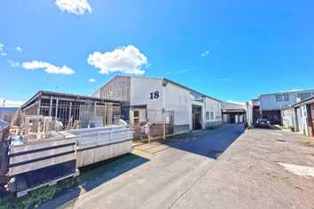 HIGH VALUE 646M² WAREHOUSE + 300M² YARD
