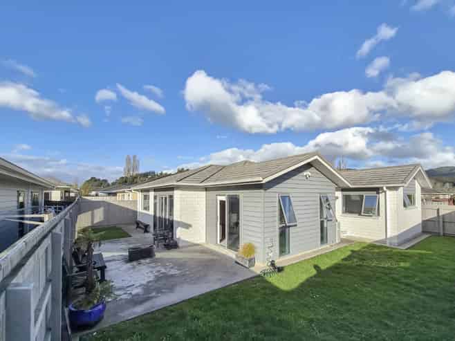 12 Martha Turnell Crescent, Manor Park