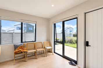 2 Aquamarine Road, Rosehill