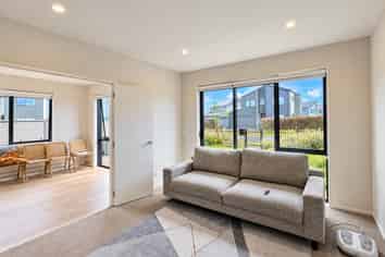 2 Aquamarine Road, Rosehill