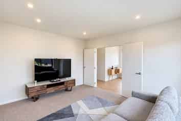 2 Aquamarine Road, Rosehill