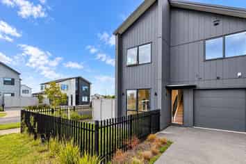 2 Aquamarine Road, Rosehill