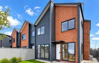 2 Aquamarine Road, Rosehill