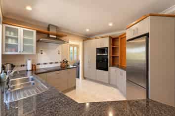 5 Parkwood Place, Huntington