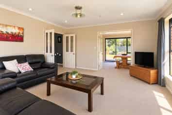 5 Parkwood Place, Huntington