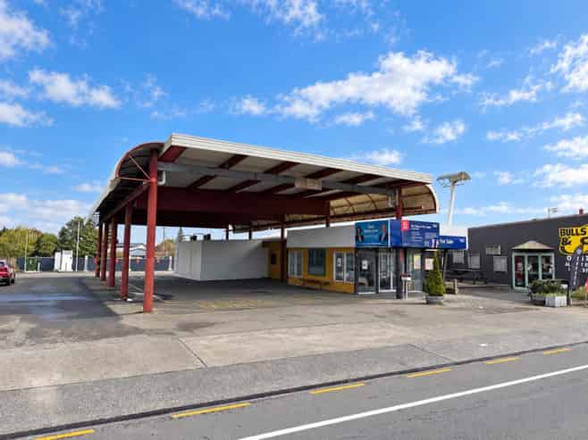Whole building on State Highway 1 and 3
