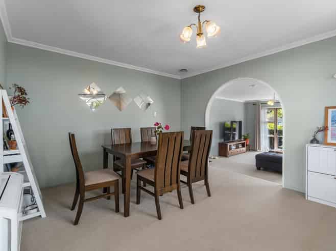4 Lansdowne Crescent, Glenview