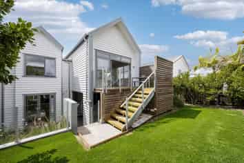 74 Caldera Drive, Long Bay