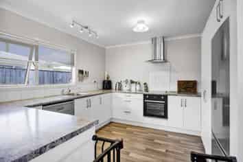 113C Swansea Road, Stratford