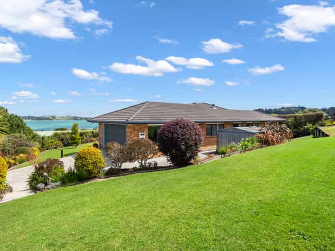 4 Sunset Parade, Parua Bay
