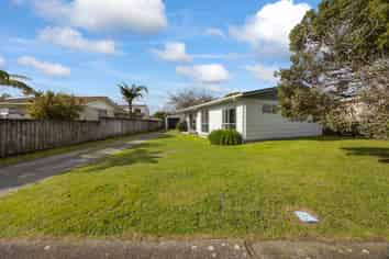 15 Stirling Street, Levin