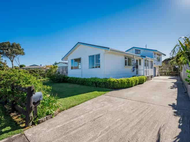 4 Elder Grove, Paraparaumu