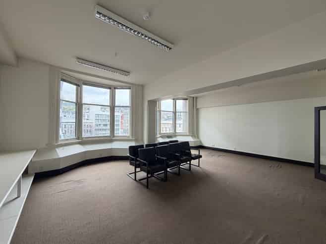 Spacious Office Premises in Consultancy House