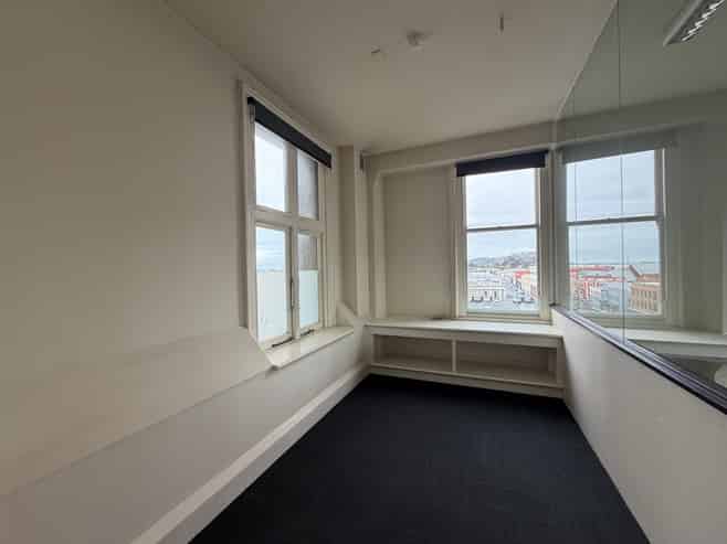 Spacious Office Premises in Consultancy House