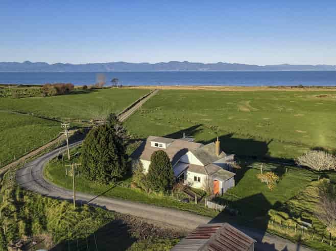1433 East Coast Road, Kaiaua