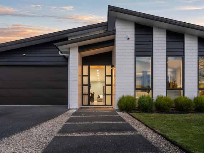  16 Riverhead Point Drive, Riverhead