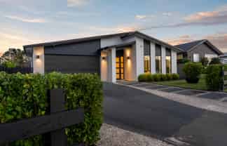  16 Riverhead Point Drive, Riverhead