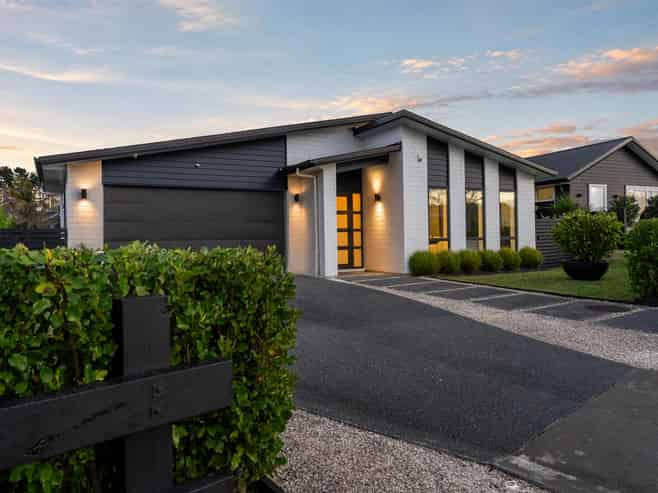  16 Riverhead Point Drive, Riverhead