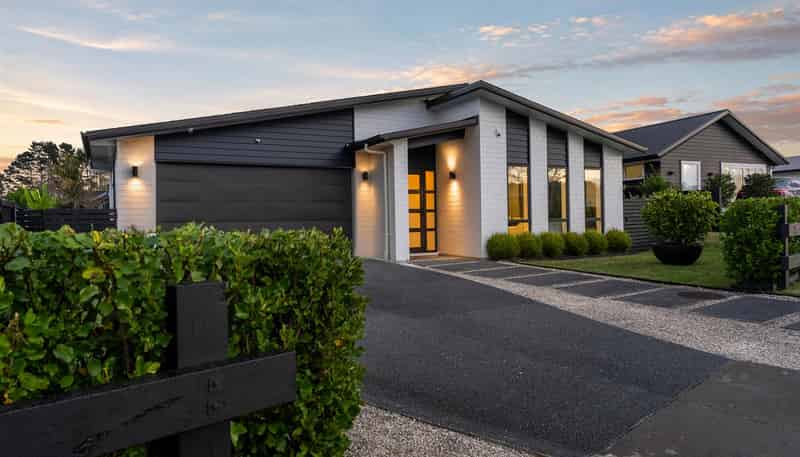  16 Riverhead Point Drive, Riverhead