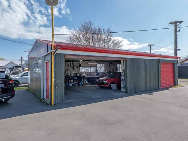 High-Profile Ferry Road Corner | 976sqm Freehold
