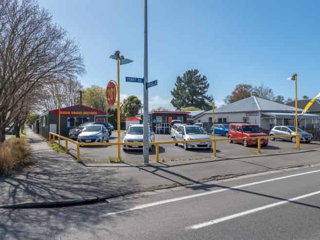 High-Profile Ferry Road Corner | 976sqm Freehold