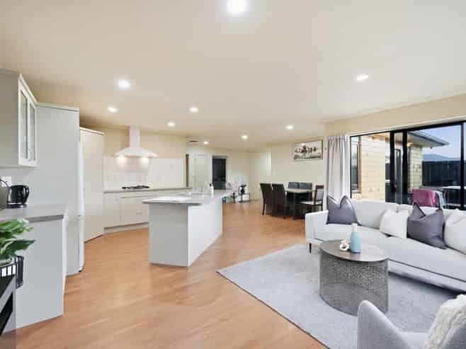 4 Landmark Court, Huntington