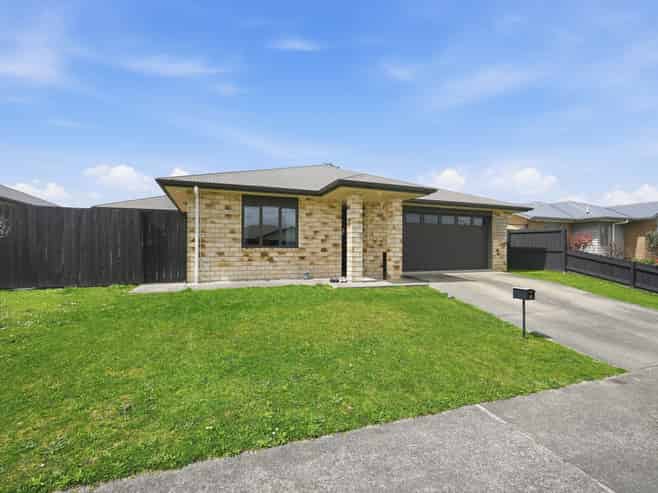 4 Landmark Court, Huntington