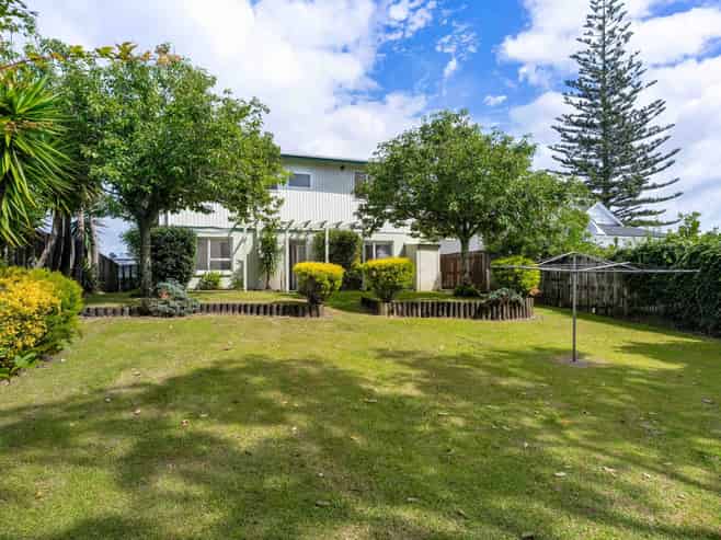 100 Charleston Avenue, Whangamata