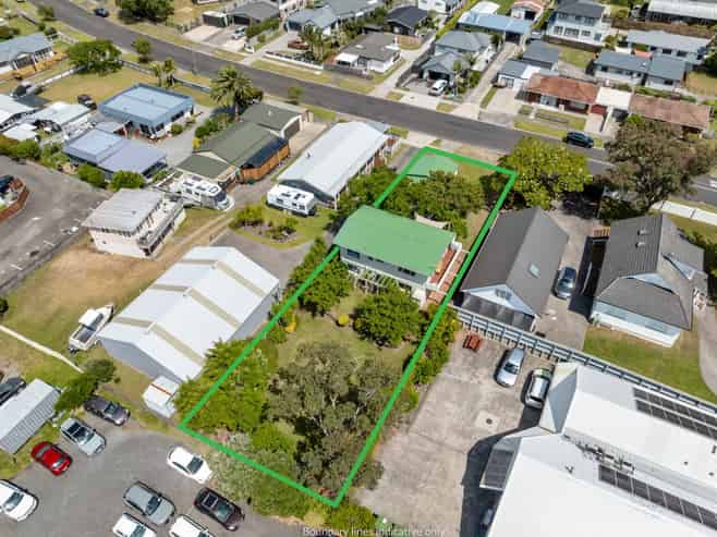 100 Charleston Avenue, Whangamata
