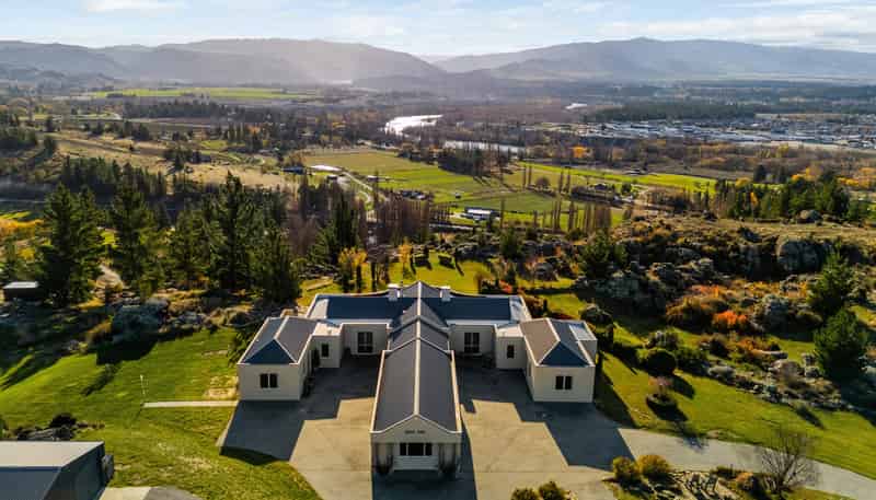 2 Fairway Drive, Bridge Hill