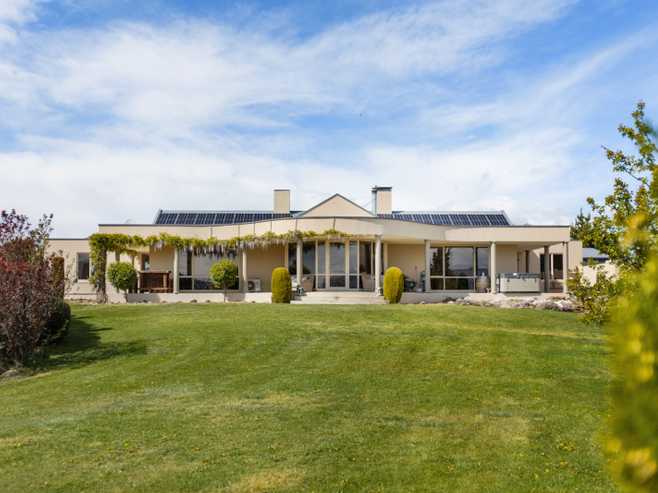 2 Fairway Drive, Bridge Hill