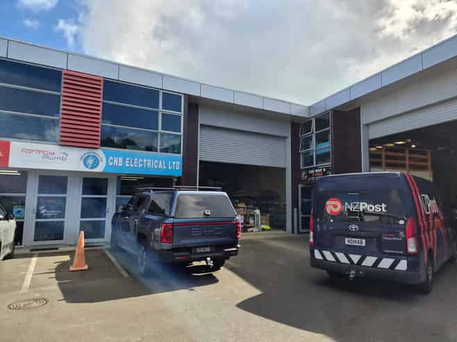 Te Rapa warehousing with 10 car parks