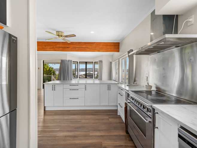 2/42 Kiwi Esplanade, Mangere Bridge