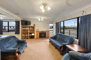 137 Edinburgh Crescent, Waikiwi