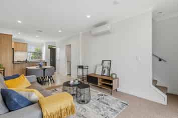 12 Whimbrel Road, Flat Bush