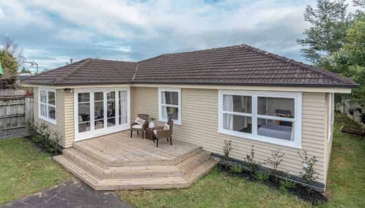 25a Bruce Avenue , Glenview
