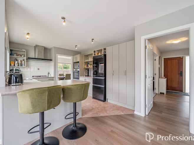 95 Redvers Drive, Belmont