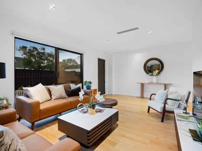 2F Hollywood Avenue, Epsom