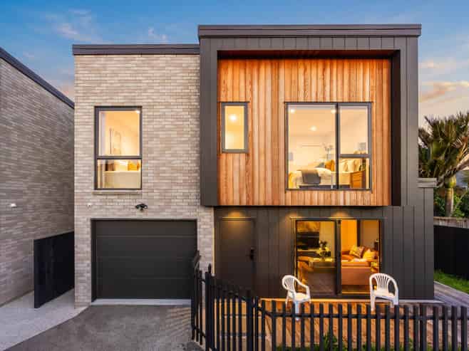 2F Hollywood Avenue, Epsom